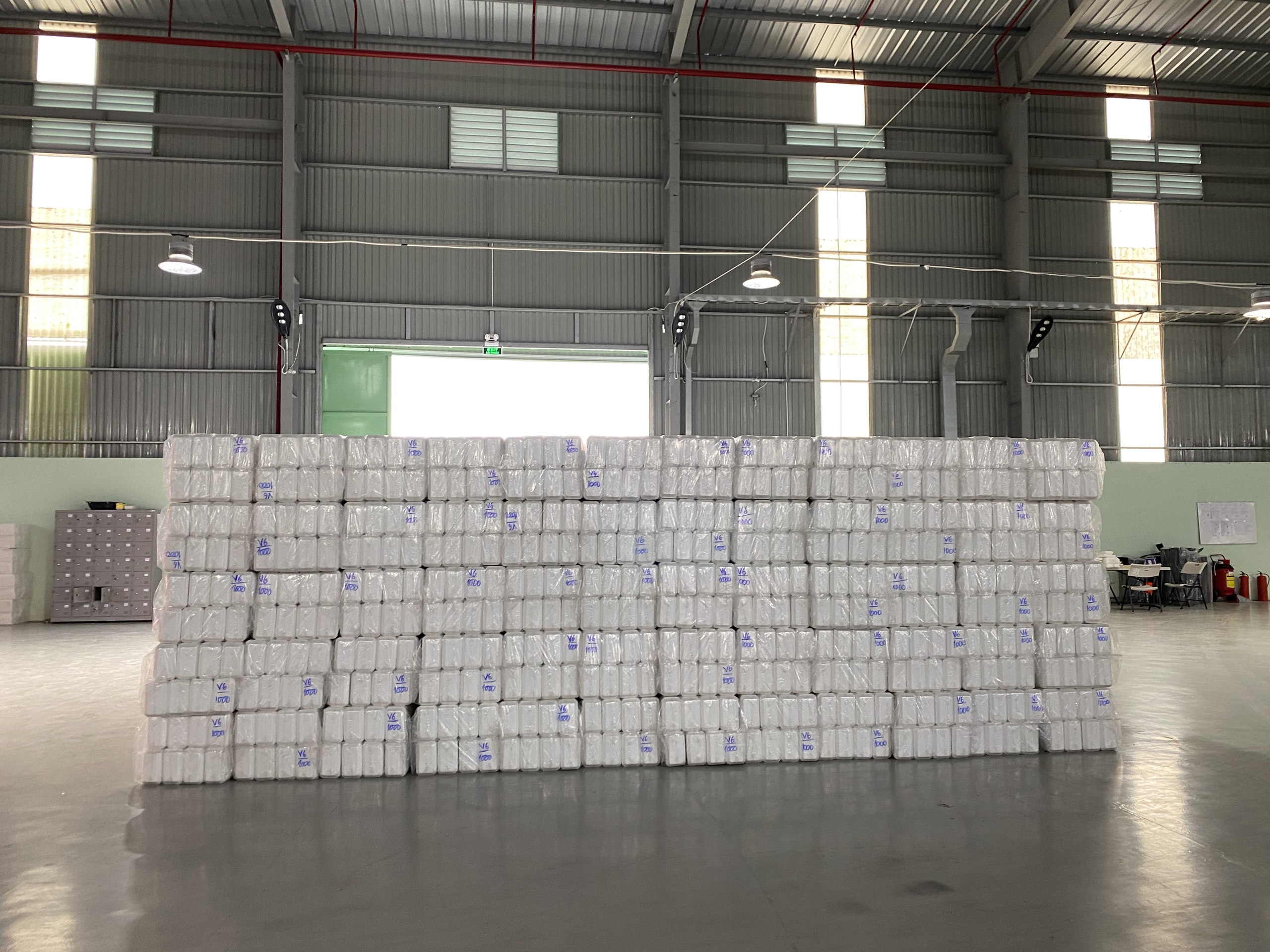 Kho hàng và sản phẩm Hưng Phát